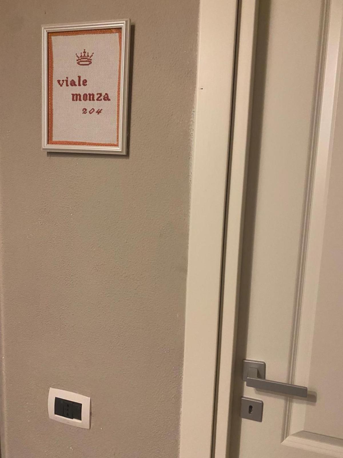 Micasa Apartment Милано Екстериор снимка